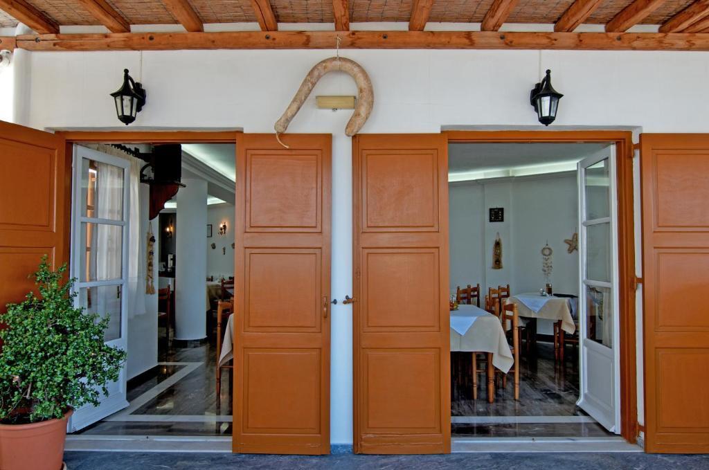 Alex Hotel Tourlos Exterior photo